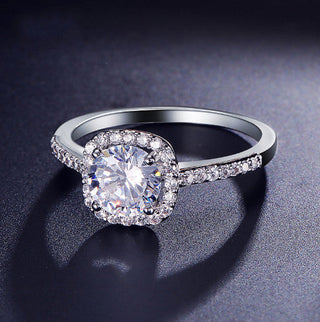 Luxury Bagué Cubic X Ring