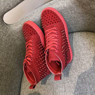 Montré X Sneakers