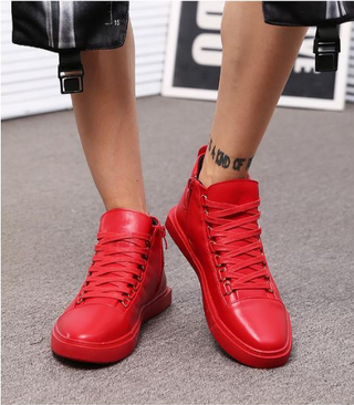Montré X Sneakers