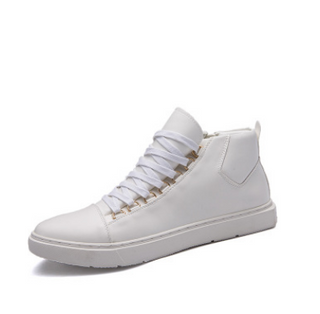 Montré X Sneakers